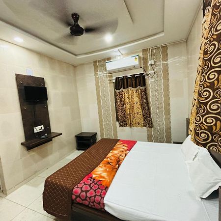 Hotel Shree Nath - 200 Meters From Dwarkadhish Temple Екстер'єр фото
