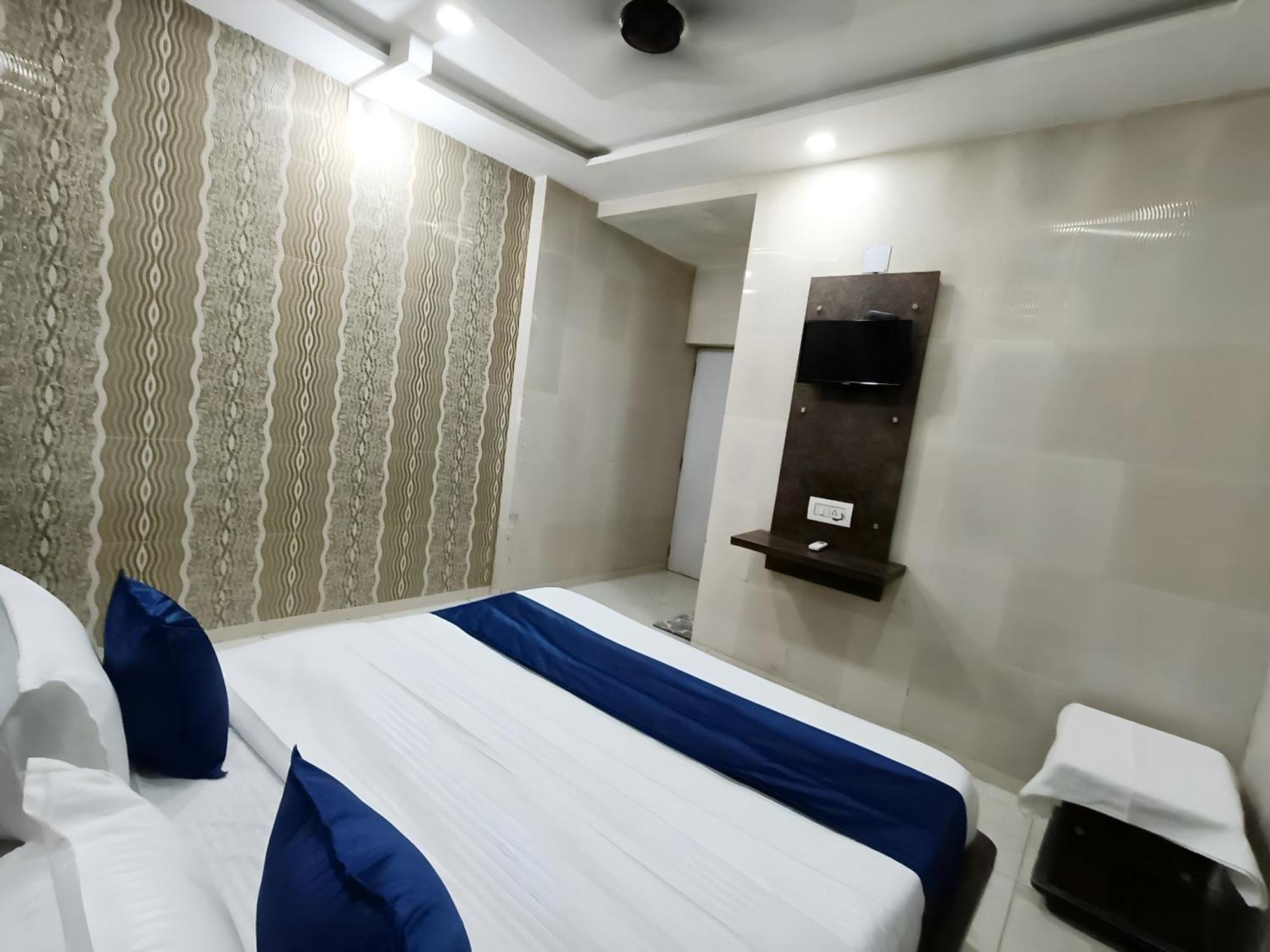 Hotel Shree Nath - 200 Meters From Dwarkadhish Temple Екстер'єр фото