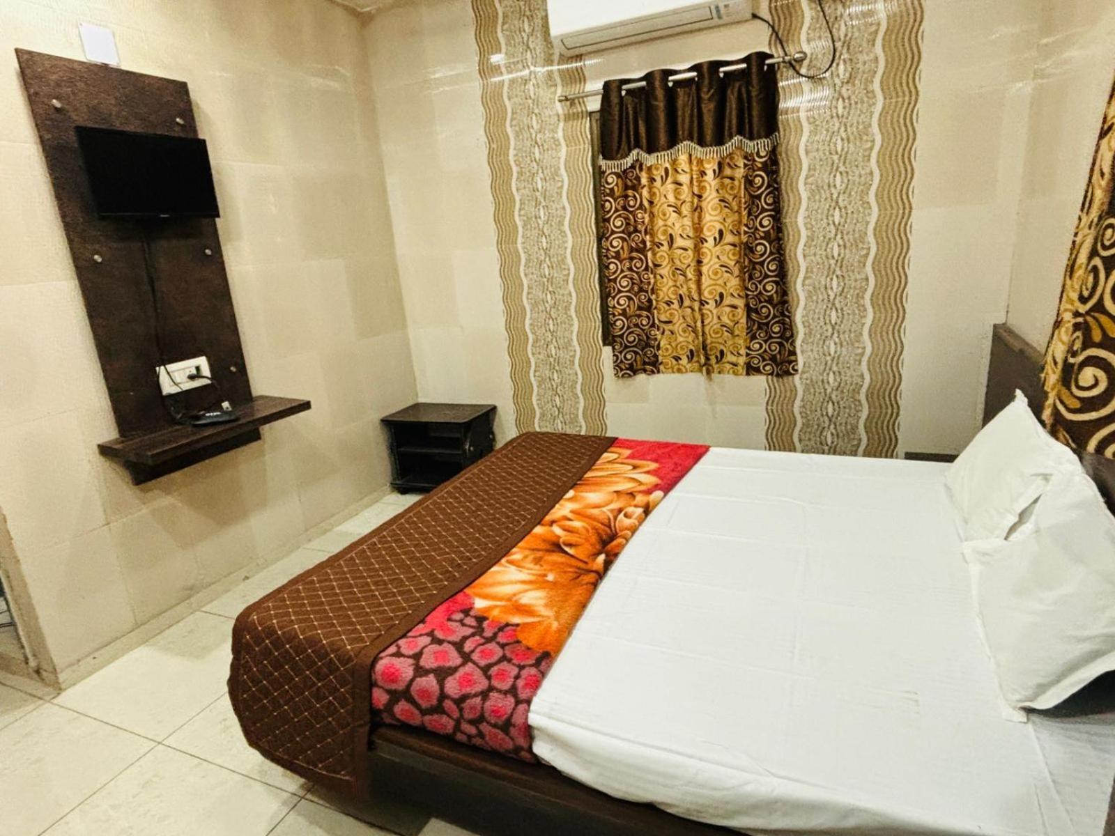 Hotel Shree Nath - 200 Meters From Dwarkadhish Temple Екстер'єр фото