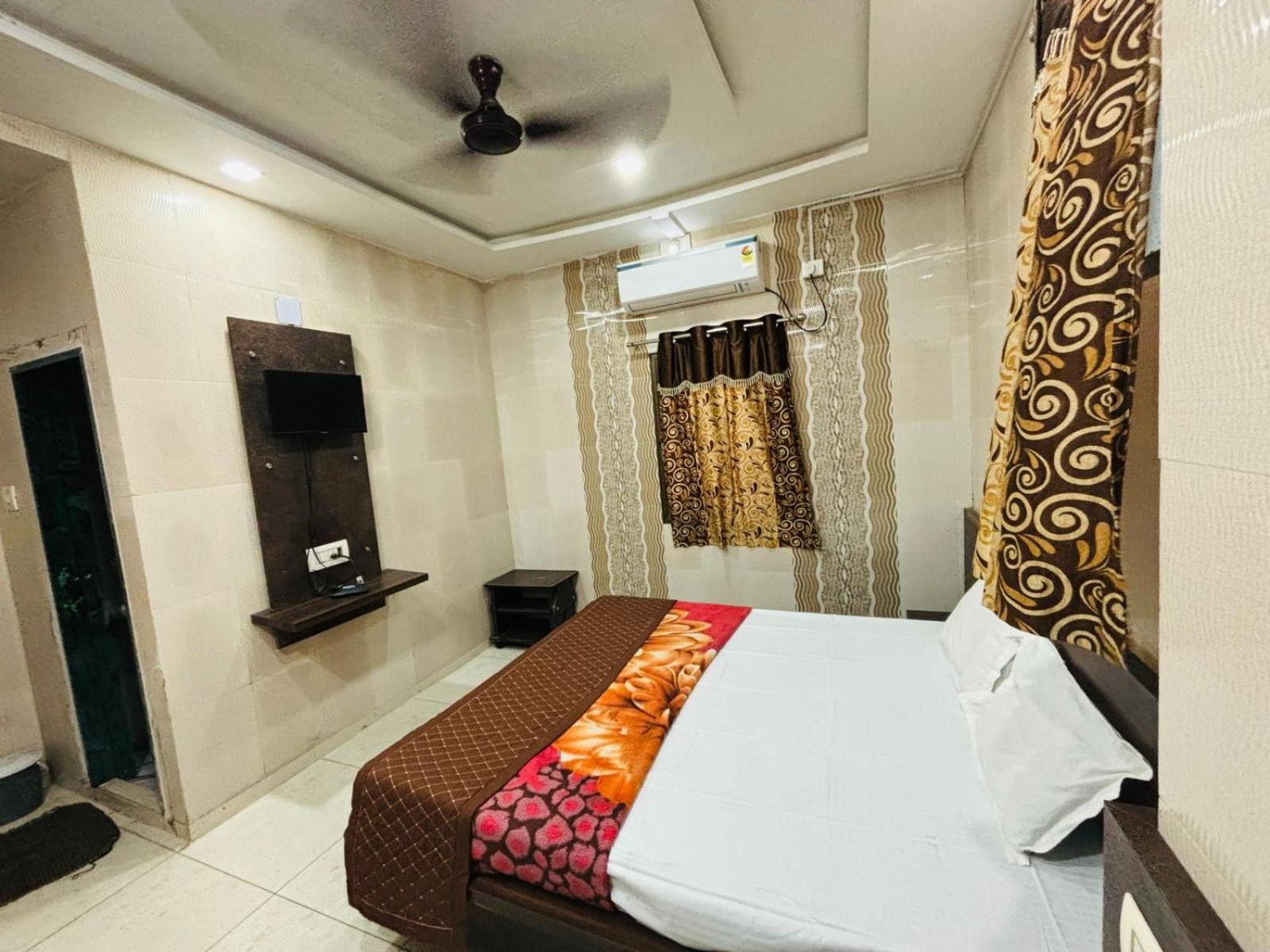 Hotel Shree Nath - 200 Meters From Dwarkadhish Temple Екстер'єр фото