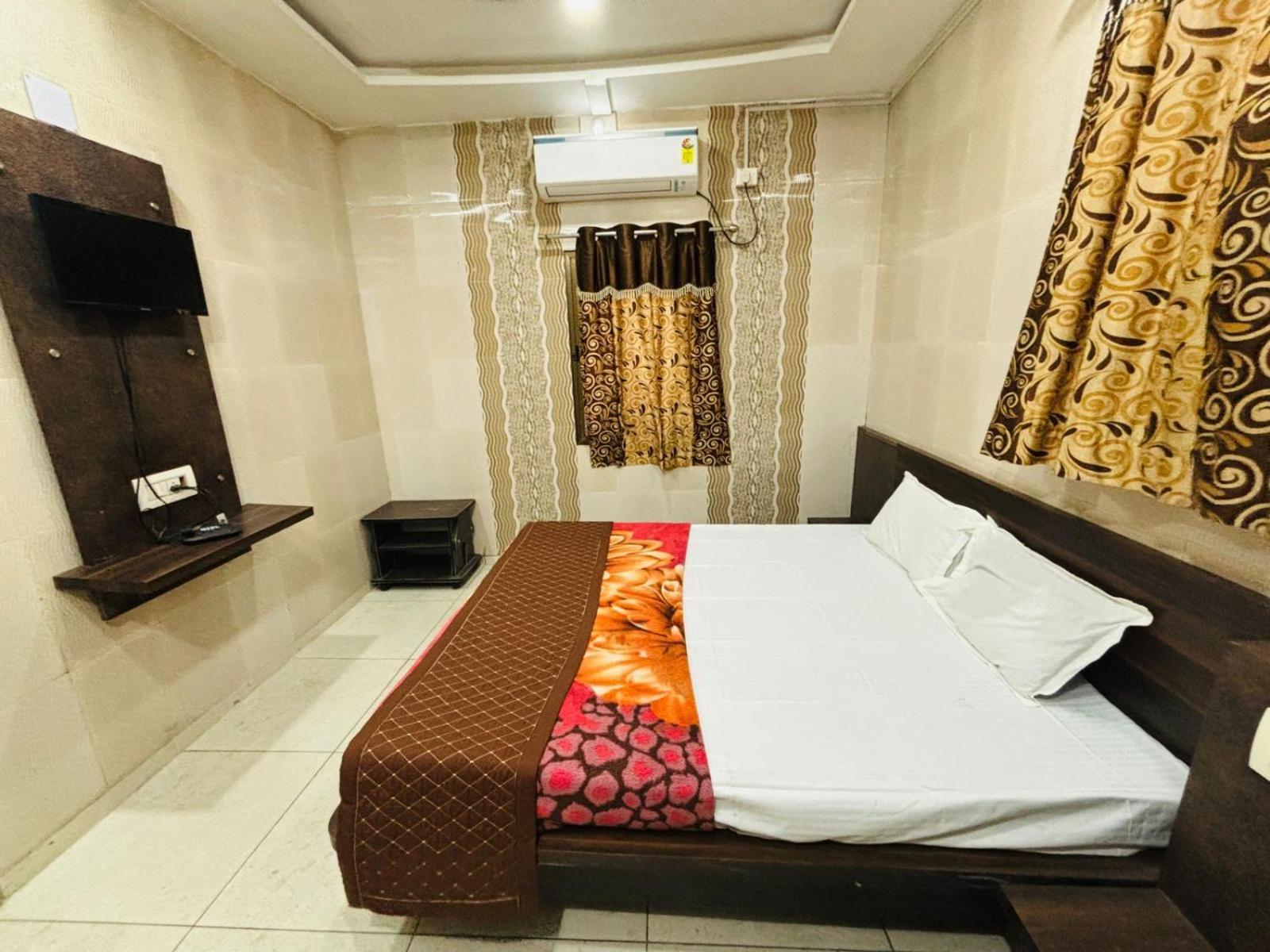 Hotel Shree Nath - 200 Meters From Dwarkadhish Temple Екстер'єр фото