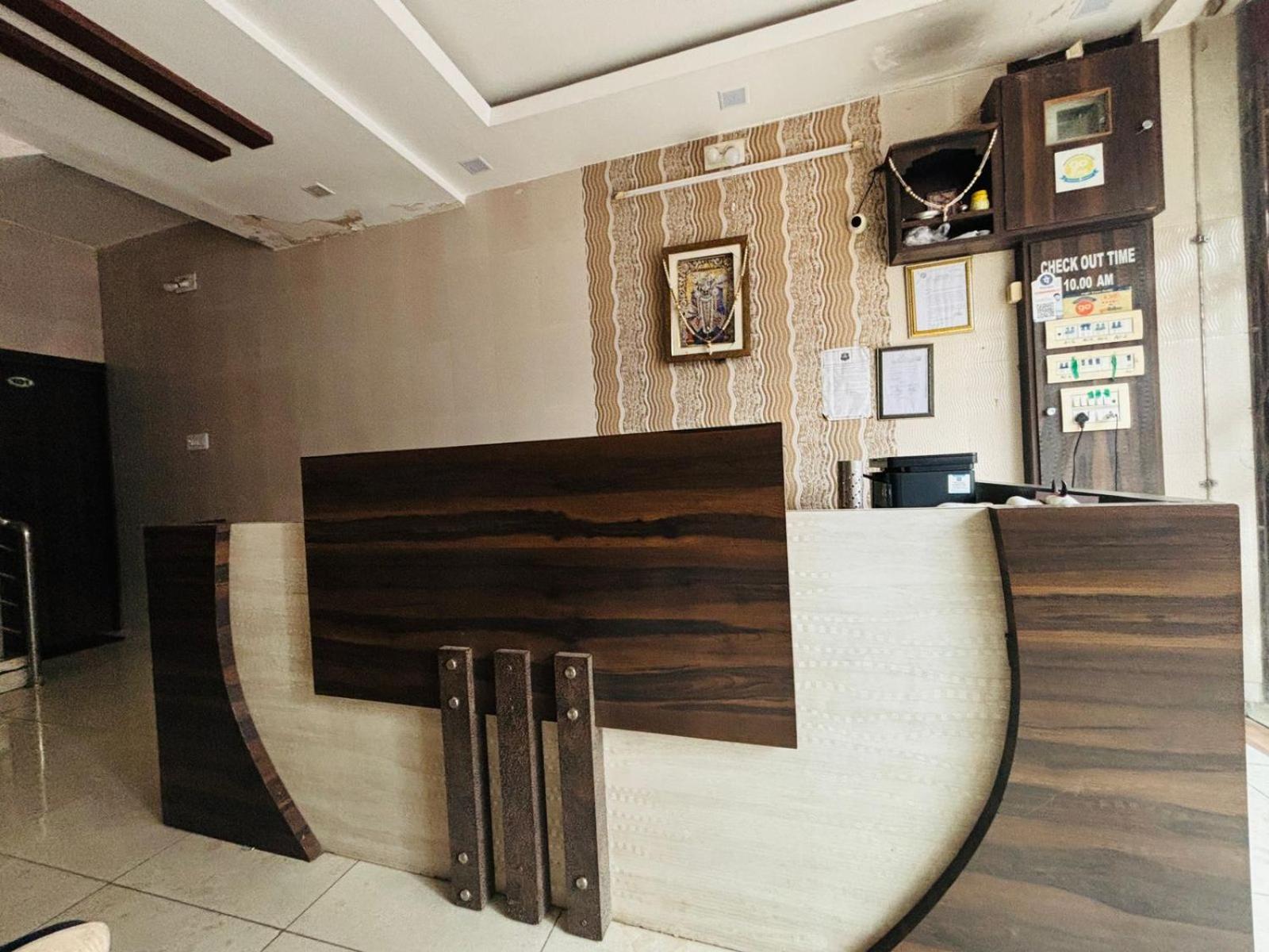 Hotel Shree Nath - 200 Meters From Dwarkadhish Temple Екстер'єр фото