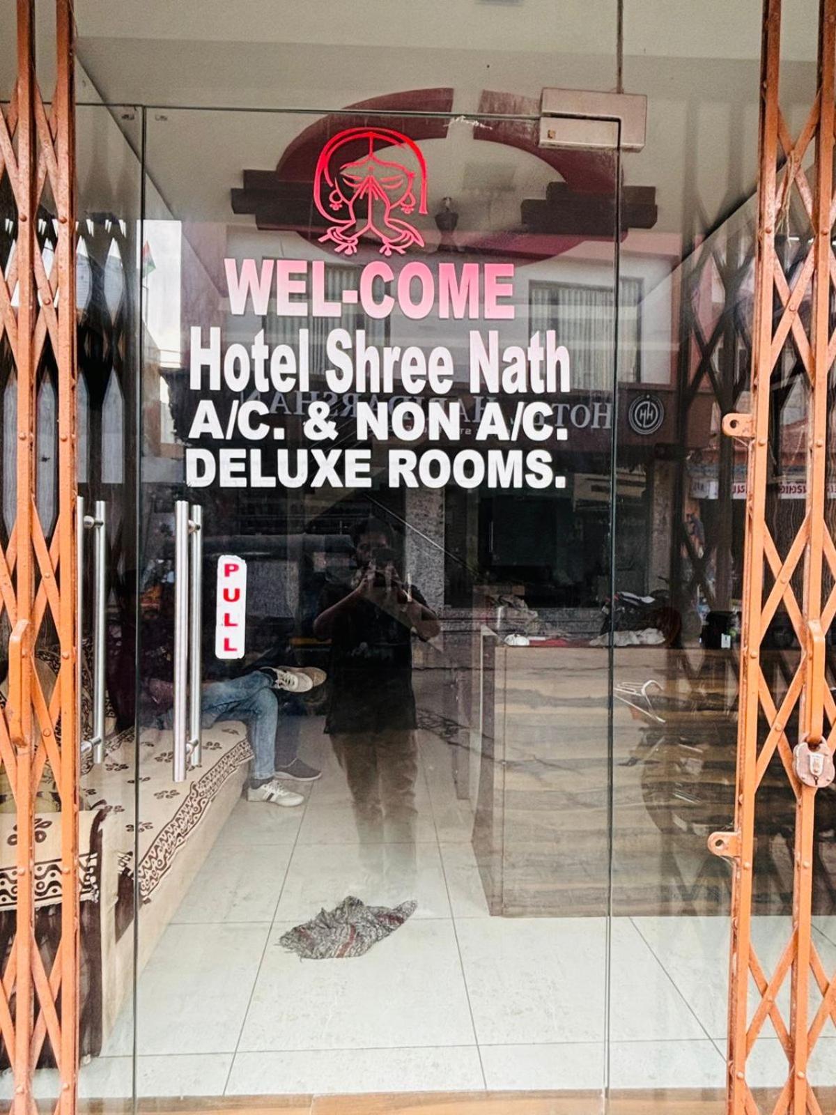 Hotel Shree Nath - 200 Meters From Dwarkadhish Temple Екстер'єр фото